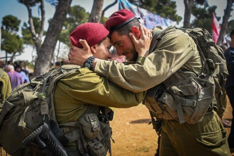 two idf soldiers, head to head, swearing in ceremony