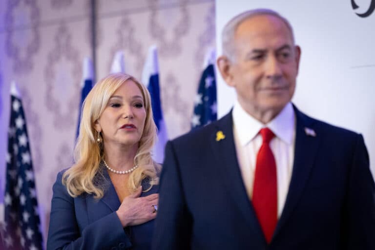Paula white behind Benjamin Netanyahu in Jerusalem