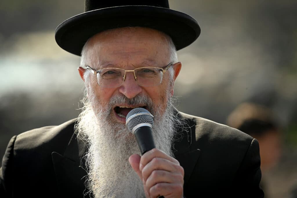 Rabbi Shmuel Eliyahu speaks into a microphone.