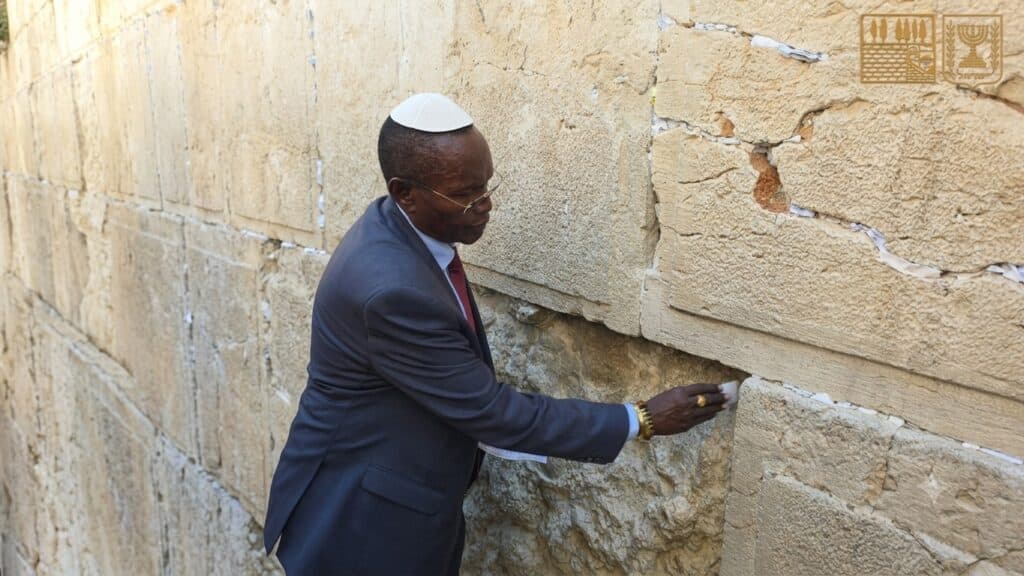 South Sudan’s Foreign Minister Dr. James Pitia Morgan wearing a kippah at the Western Wall.