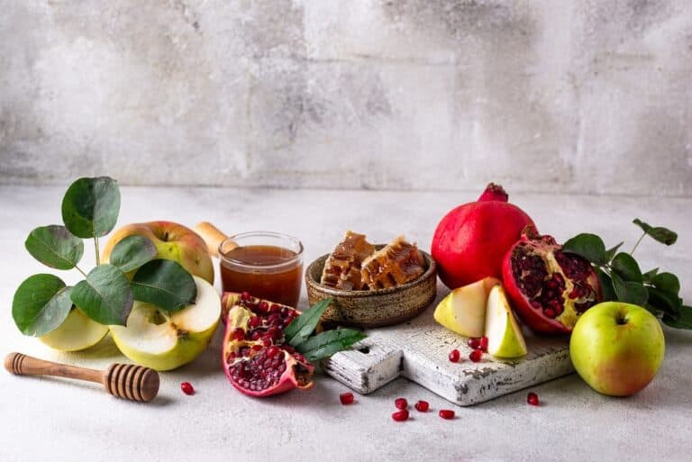 rosh hashana symbols: apples, honey, pomegranite